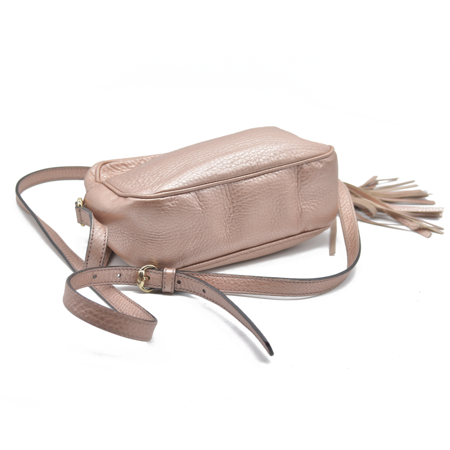 $1490 Gucci  Pebbled Calfskin Small Soho Disco Bag Camelia