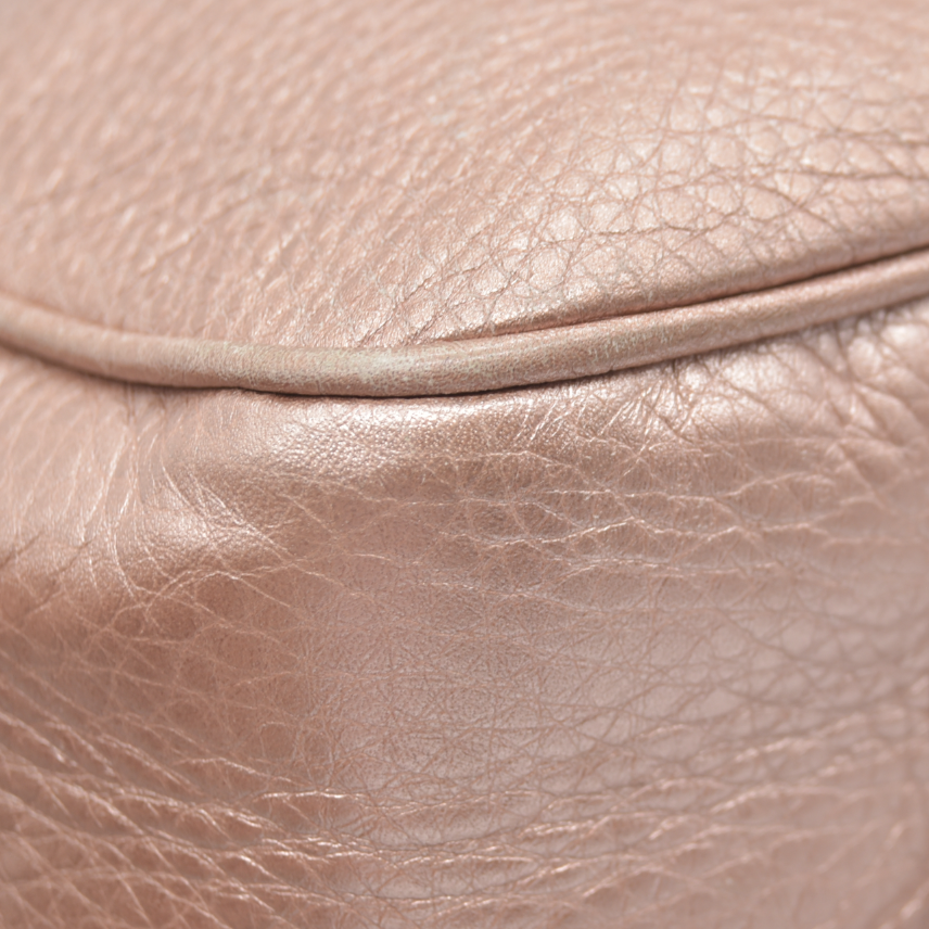 $1490 Gucci  Pebbled Calfskin Small Soho Disco Bag Camelia