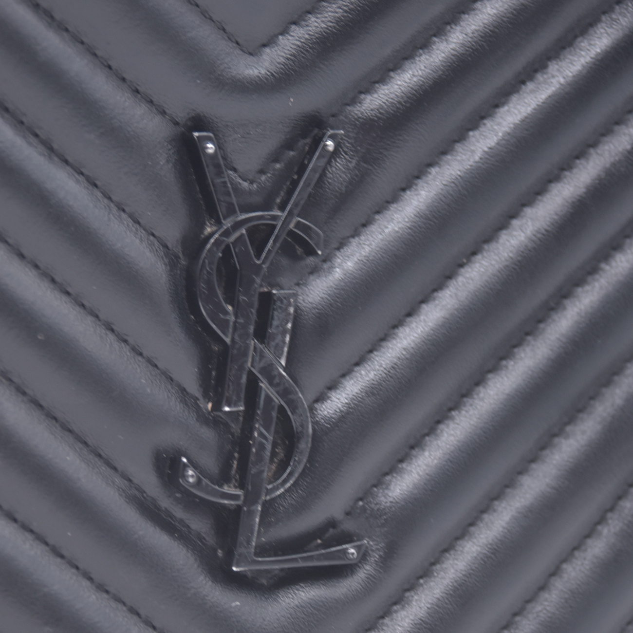 $1890 Saint Laurent Calfskin Matelasse Monogram Monochrome Lou Camera Bag Black
