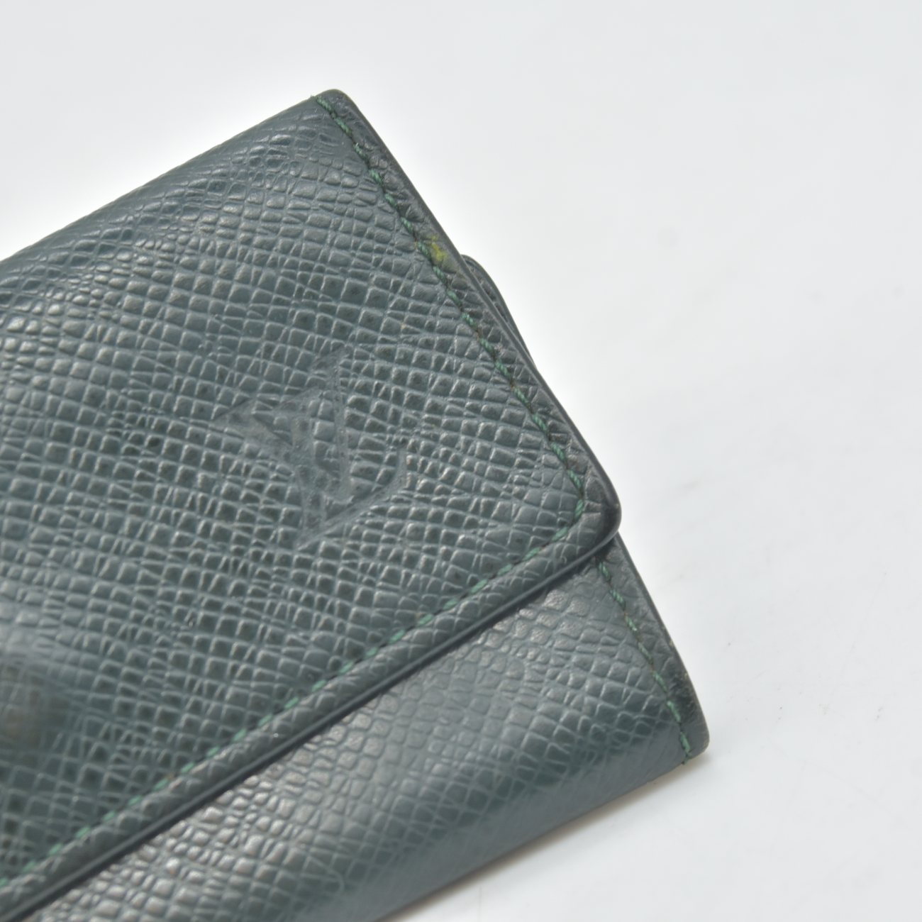 $355 1994 Louis Vuitton Dark Green Taiga Leather 4 Key Holder MI0954