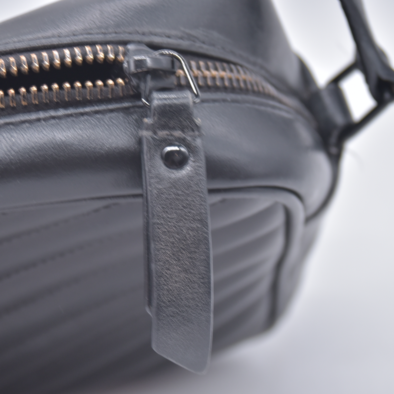 $1890 Saint Laurent Calfskin Matelasse Monogram Monochrome Lou Camera Bag Black