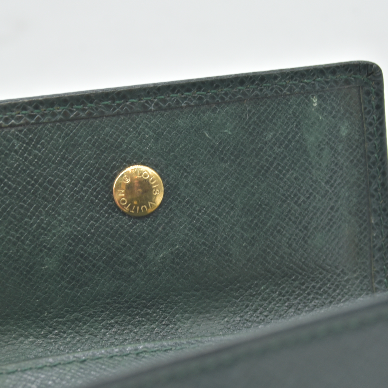 $355 1994 Louis Vuitton Dark Green Taiga Leather 4 Key Holder MI0954