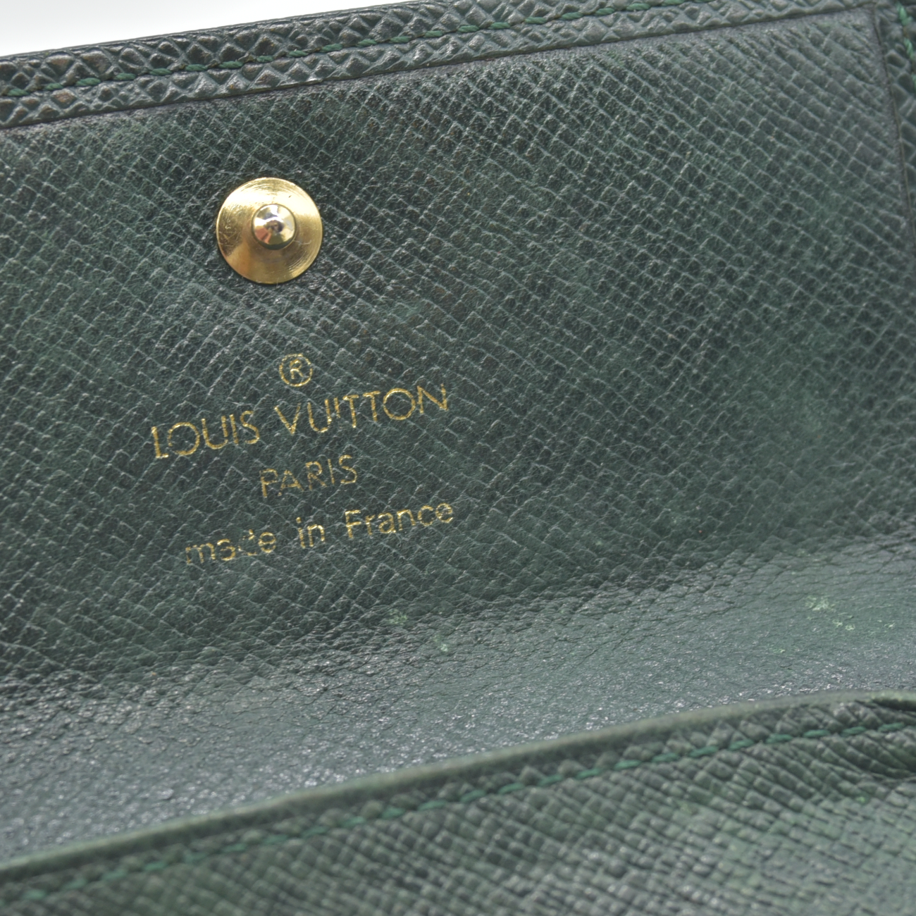 $355 1994 Louis Vuitton Dark Green Taiga Leather 4 Key Holder MI0954