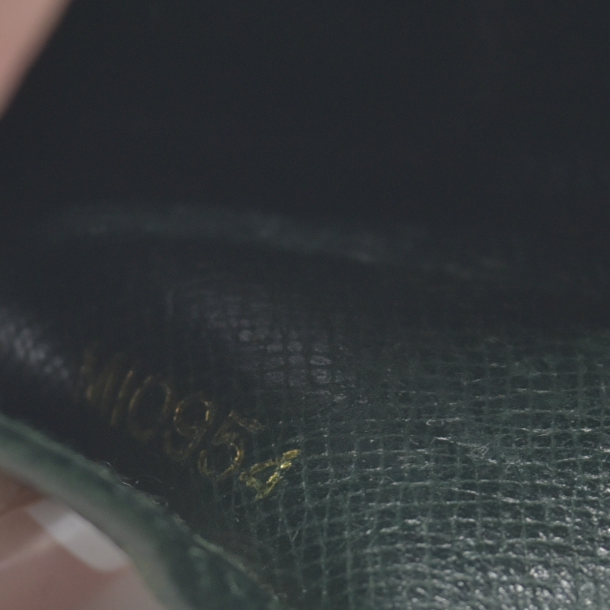 $355 1994 Louis Vuitton Dark Green Taiga Leather 4 Key Holder MI0954