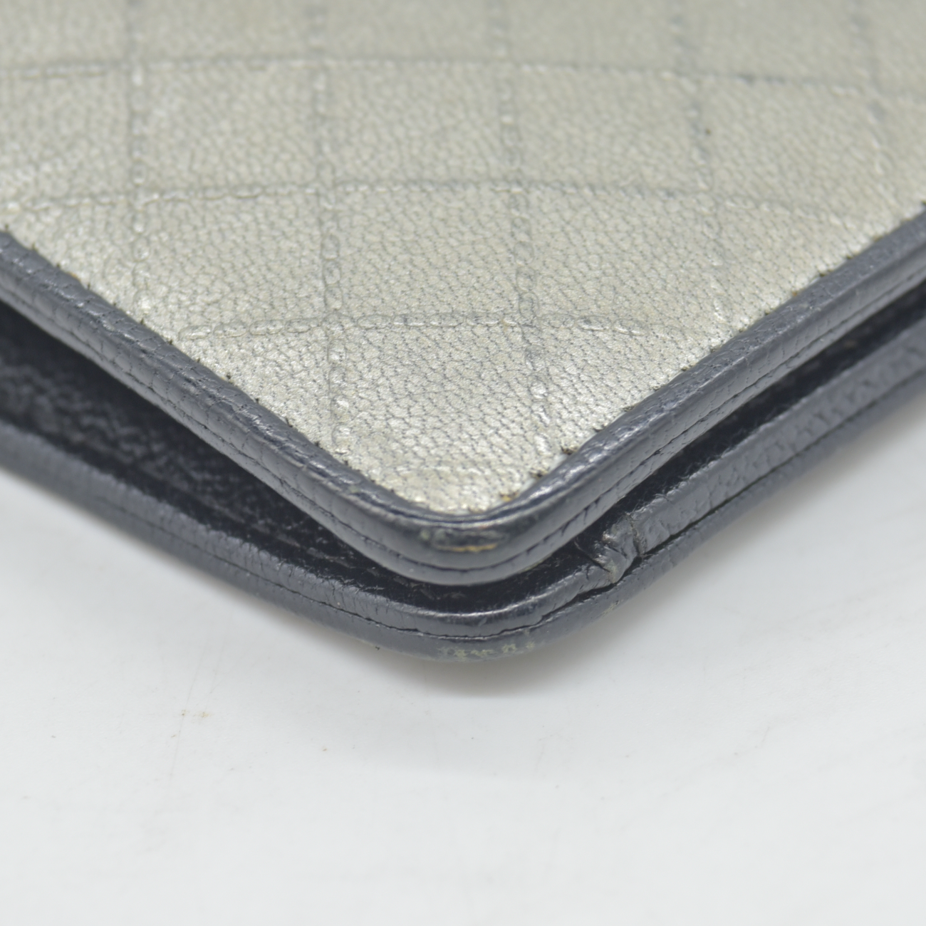 $995 2006 Chanel Metallic Calfskin Diamond Embossed Yen Wallet Grey