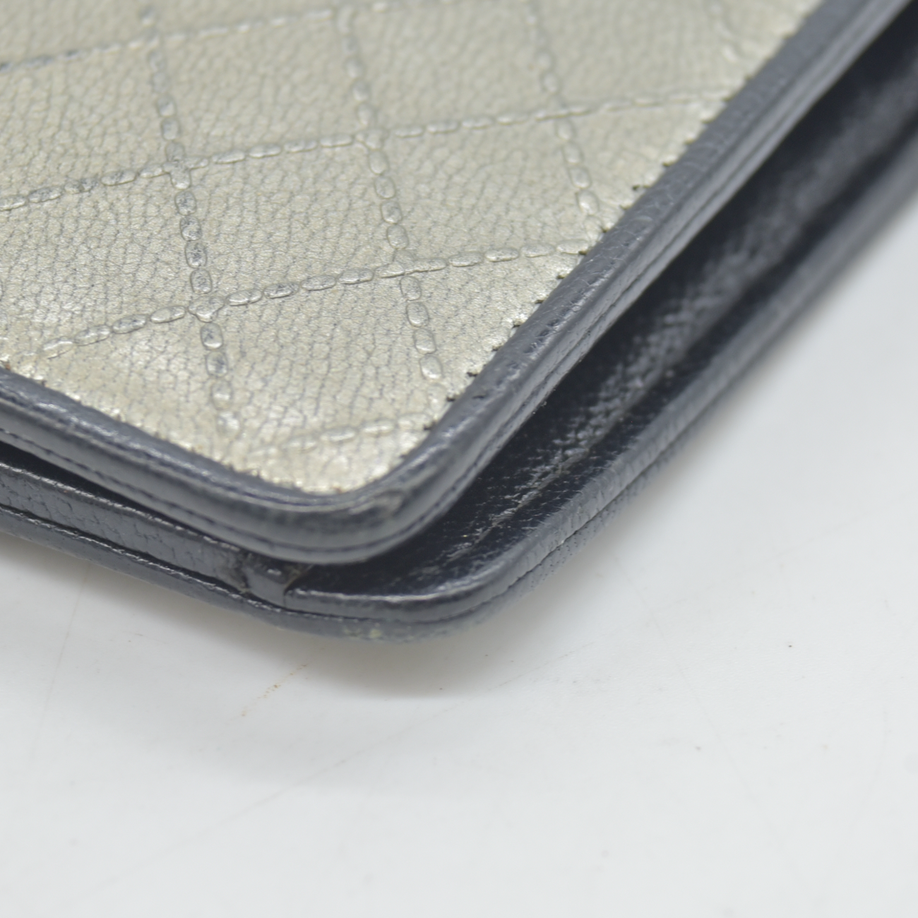 $995 2006 Chanel Metallic Calfskin Diamond Embossed Yen Wallet Grey
