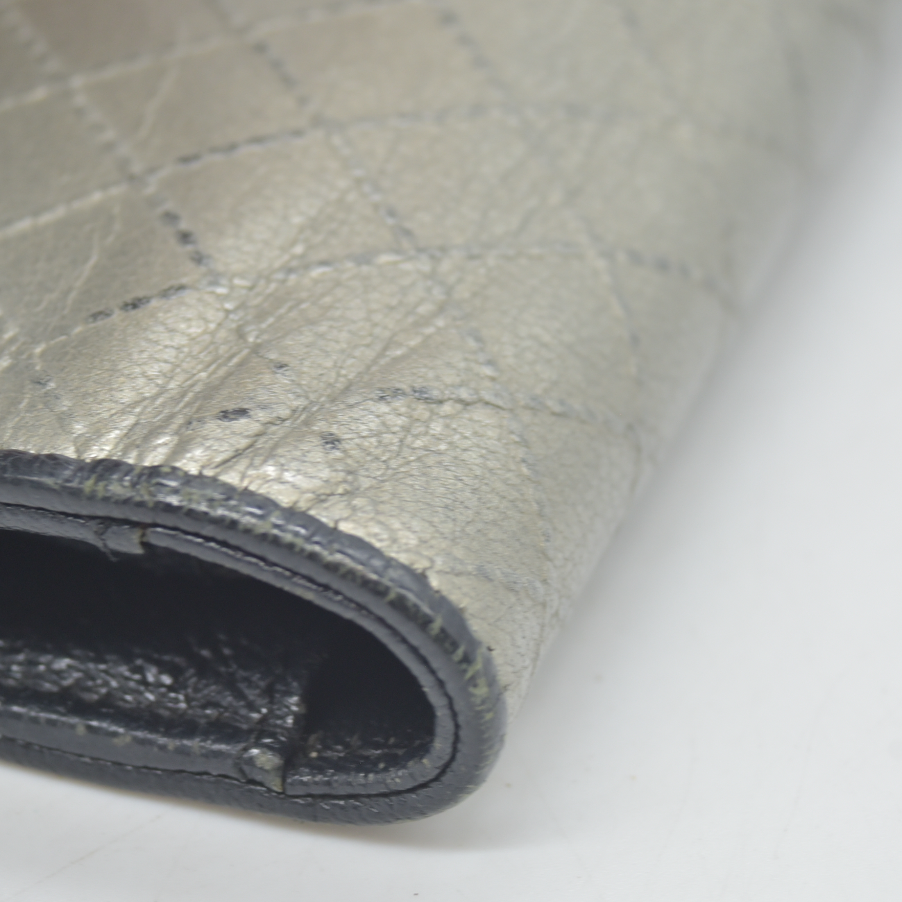 $995 2006 Chanel Metallic Calfskin Diamond Embossed Yen Wallet Grey