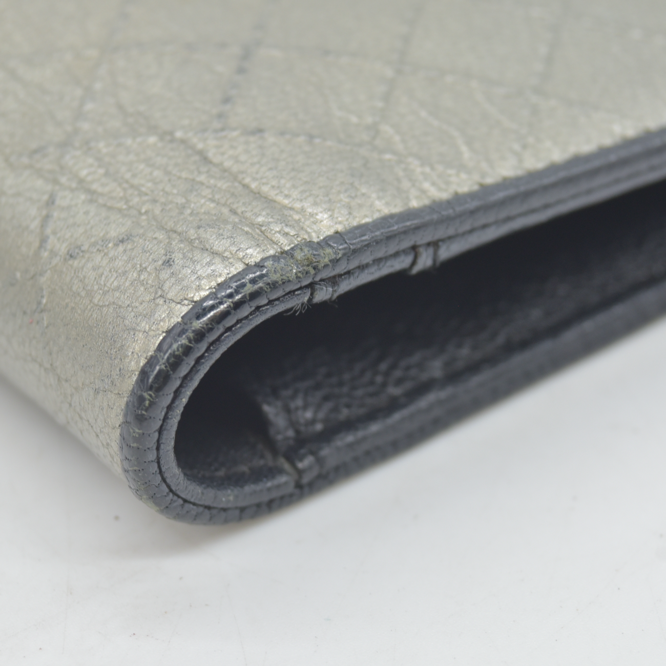 $995 2006 Chanel Metallic Calfskin Diamond Embossed Yen Wallet Grey