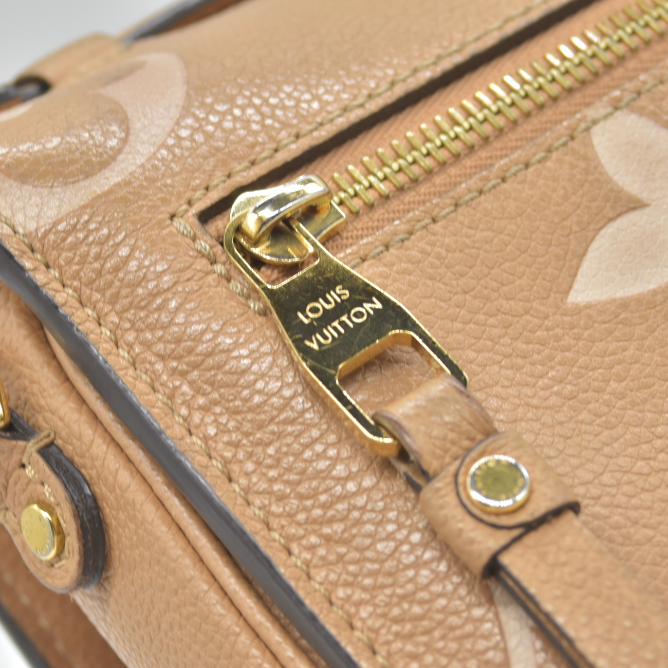 $3100 RFID Louis Vuitton Empreinte Monogram Giant Pochette Metis Arizona Beige