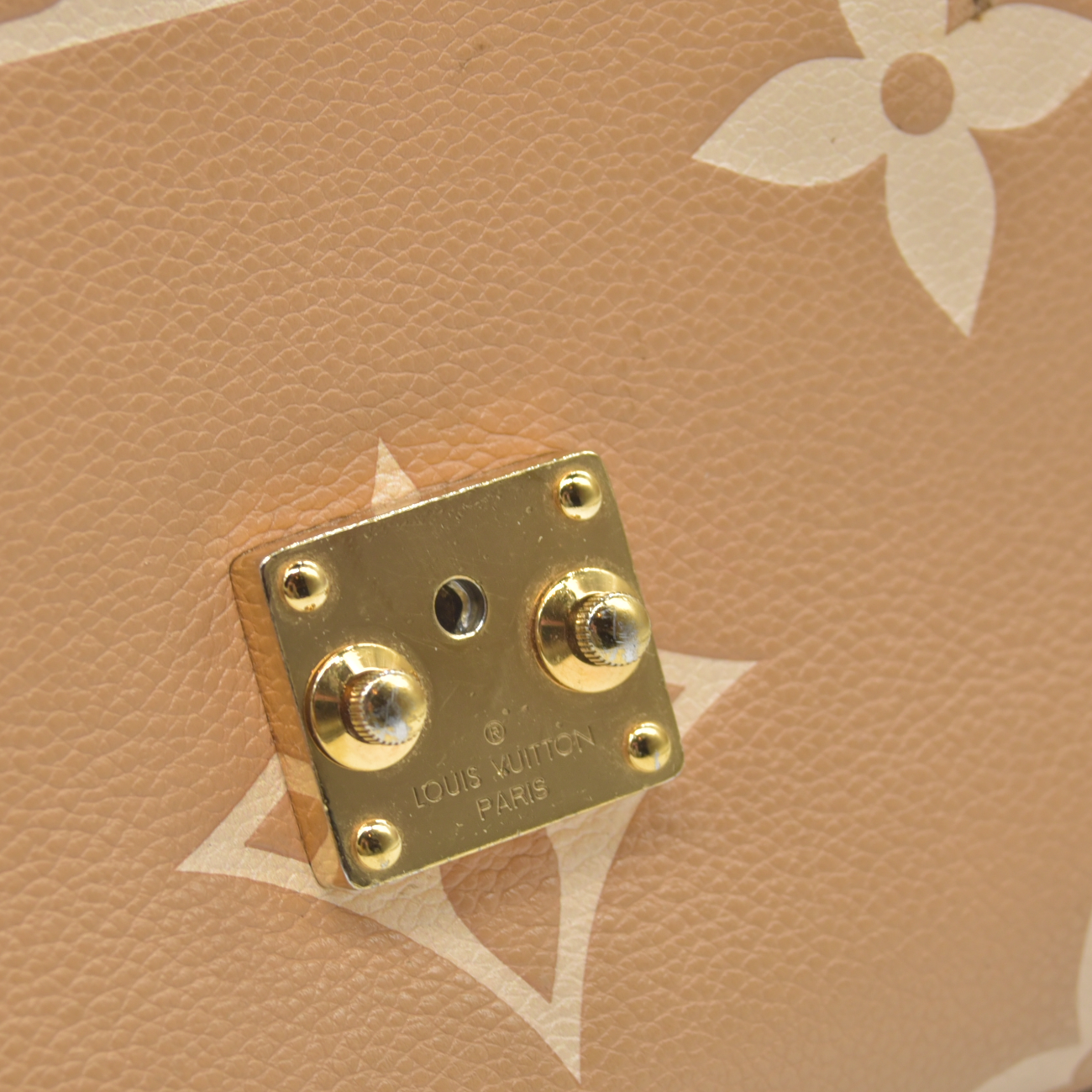 $3100 RFID Louis Vuitton Empreinte Monogram Giant Pochette Metis Arizona Beige