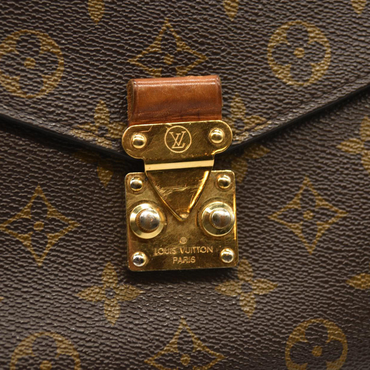 Louis Vuitton  Monogram Pochette Metis  SR0148