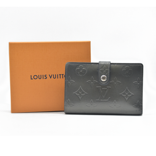 $935 LOUIS VUITTON Monogram Metallic Vernis Kisslock French Wallet Silver Grey MI1023