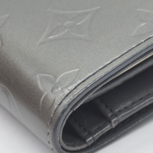 $935 LOUIS VUITTON Monogram Metallic Vernis Kisslock French Wallet Silver Grey MI1023
