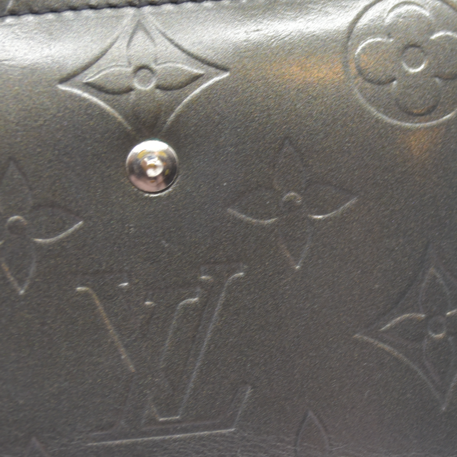 $935 LOUIS VUITTON Monogram Metallic Vernis Kisslock French Wallet Silver Grey MI1023