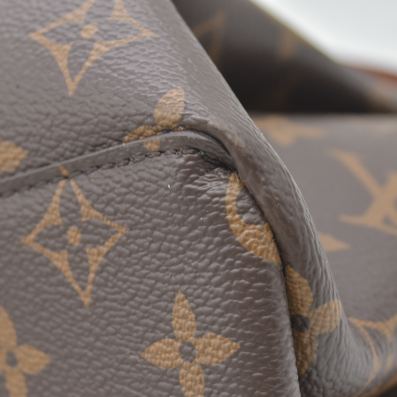 $1680 2020 Louis Vuitton  Monogram Rivoli PM MB4250
