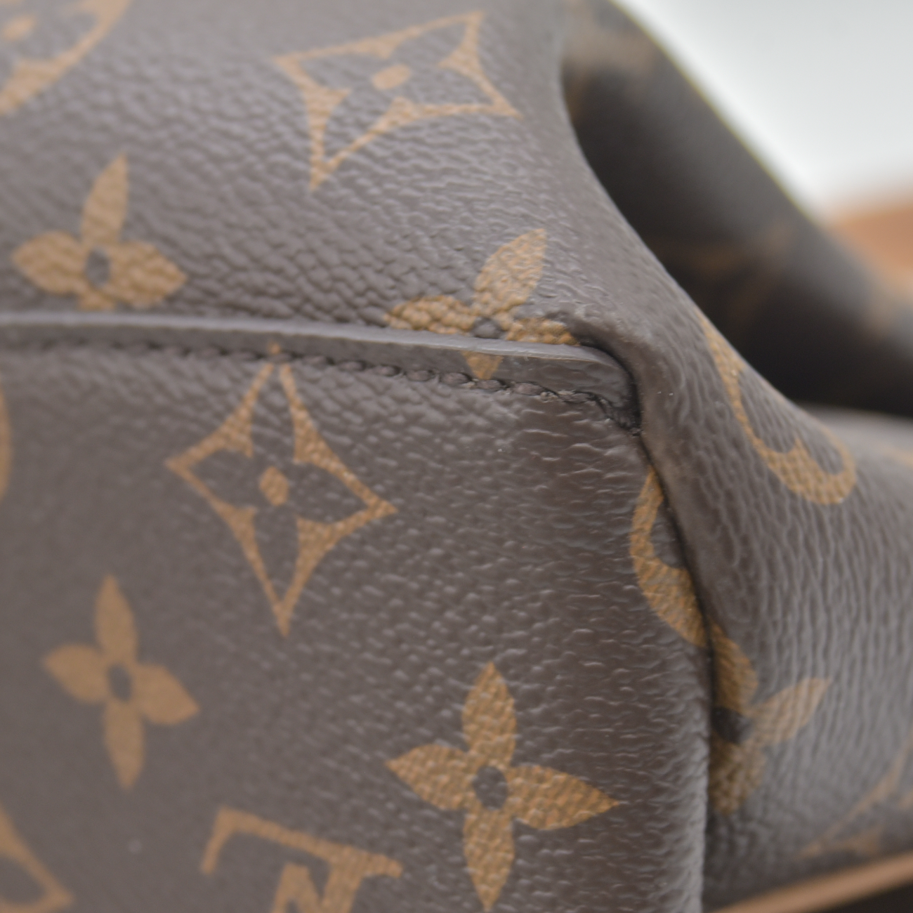 $1680 2020 Louis Vuitton  Monogram Rivoli PM MB4250