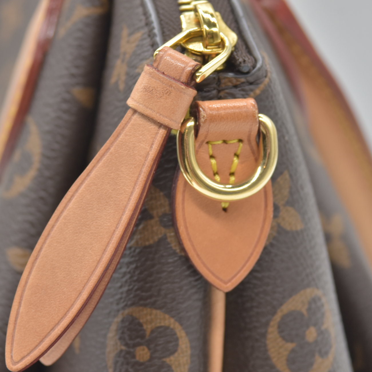 $1680 2020 Louis Vuitton  Monogram Rivoli PM MB4250