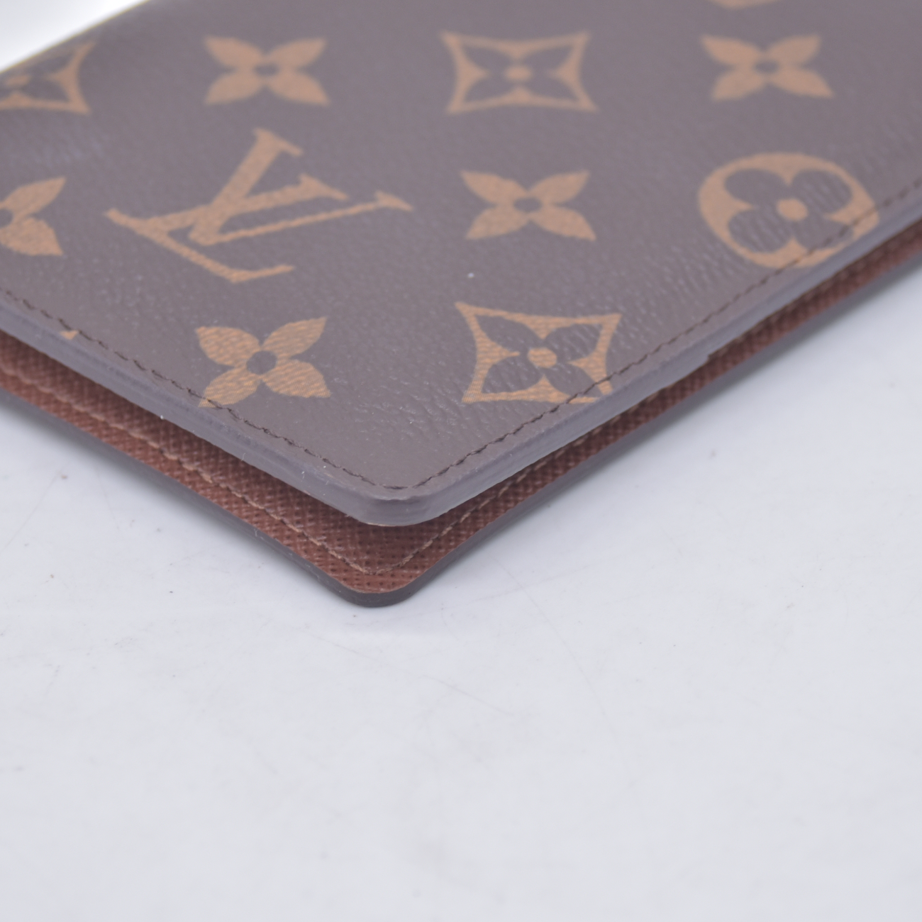 $400 2011 Louis Vuitton Monogram Passport Cover CA4121