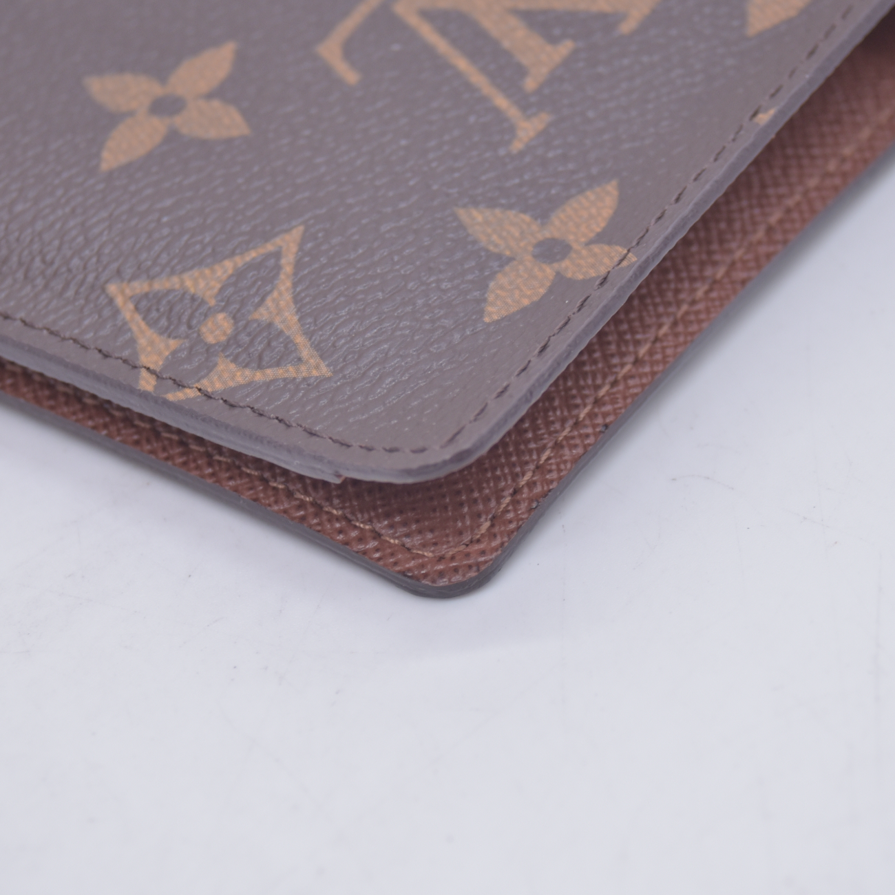 $400 2011 Louis Vuitton Monogram Passport Cover CA4121