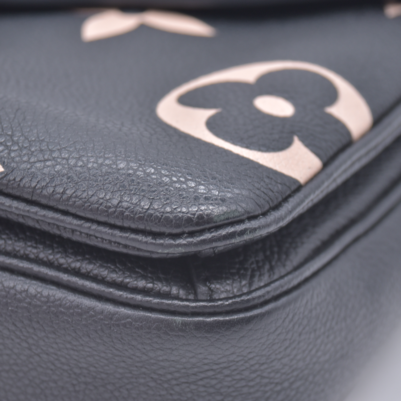 $3300 Louis Vuitton BiColor Pochette Metis Black Cream RFID