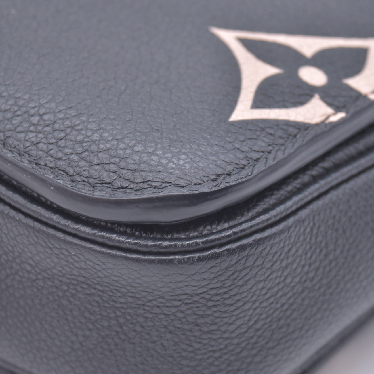 $3300 Louis Vuitton BiColor Pochette Metis Black Cream RFID