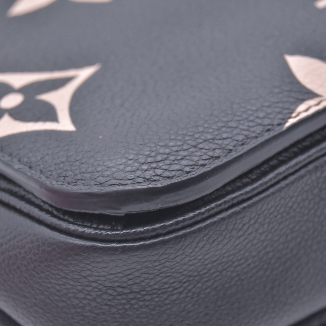 $3300 Louis Vuitton BiColor Pochette Metis Black Cream RFID