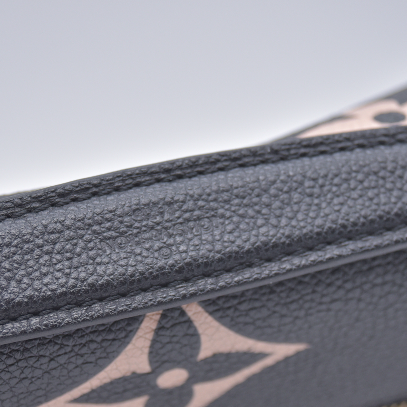 $3300 Louis Vuitton BiColor Pochette Metis Black Cream RFID