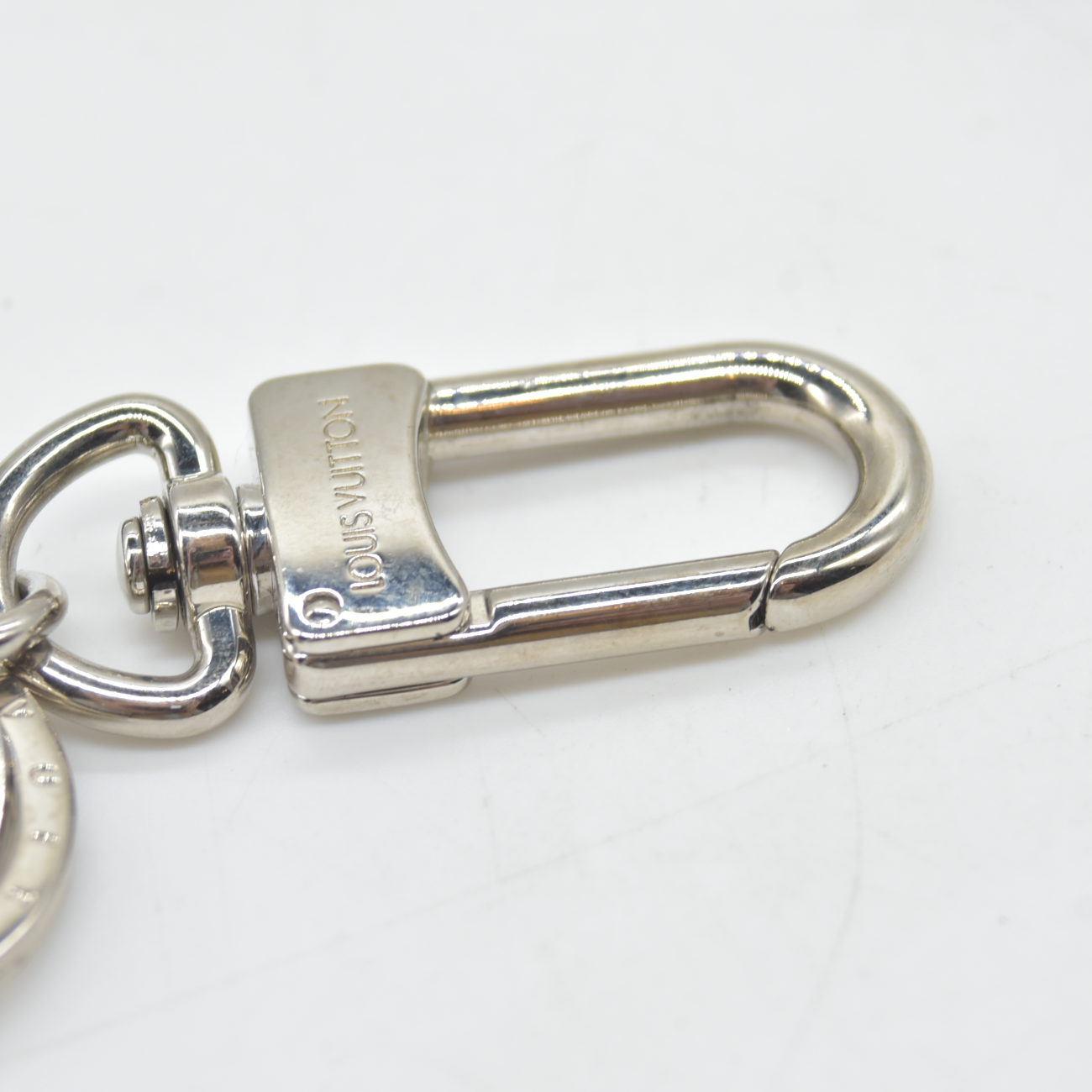 $405 2015 Louis Vuitton Silver Silver Resin LV Twist Key Ring Silvery Metal DI0195