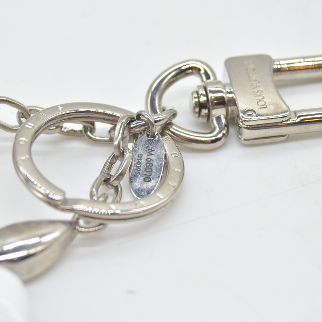 $405 2015 Louis Vuitton Silver Silver Resin LV Twist Key Ring Silvery Metal DI0195