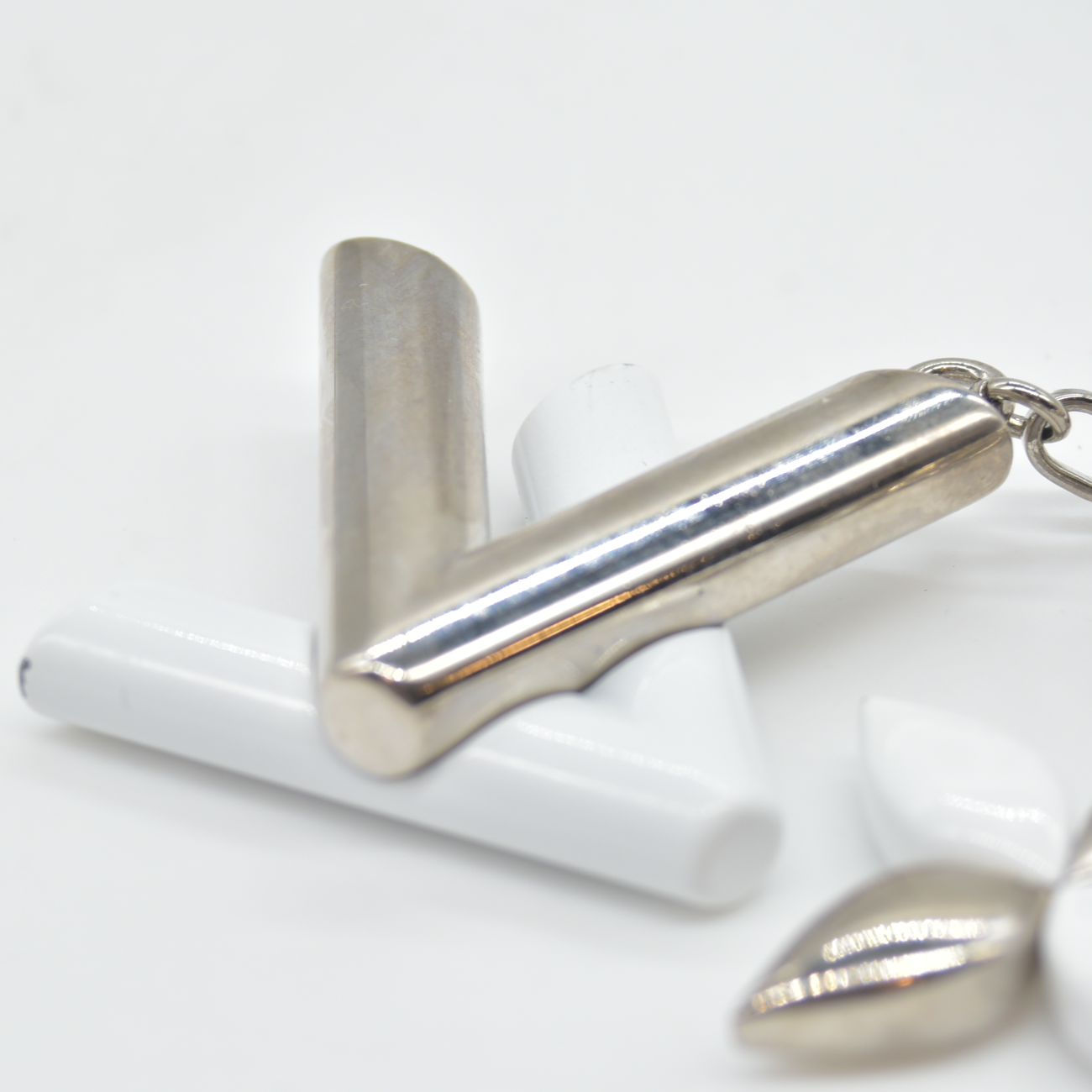 $405 2015 Louis Vuitton Silver Silver Resin LV Twist Key Ring Silvery Metal DI0195