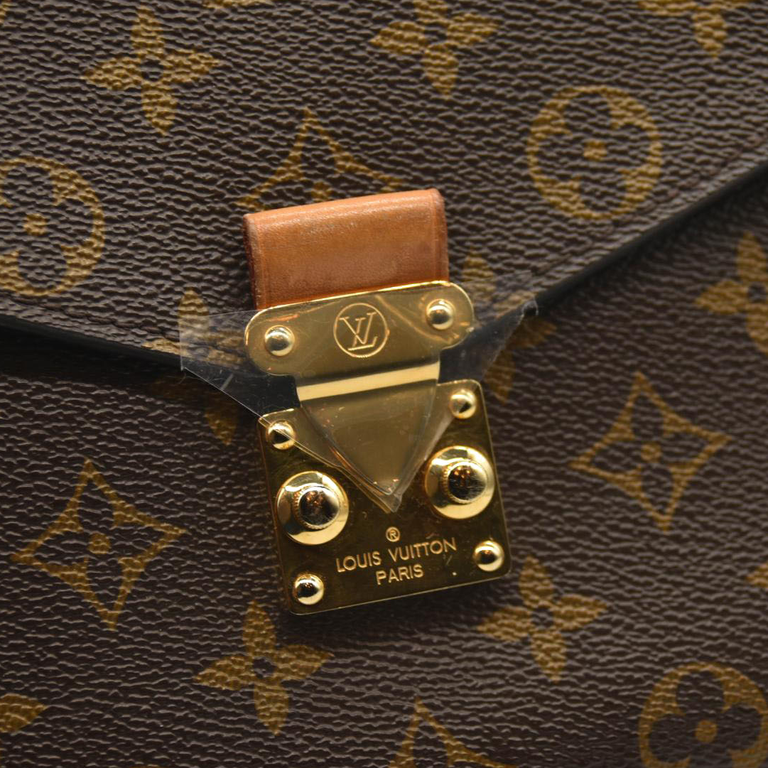 DR2107 USED LOUIS VUITTON Monogram Pochette Metis