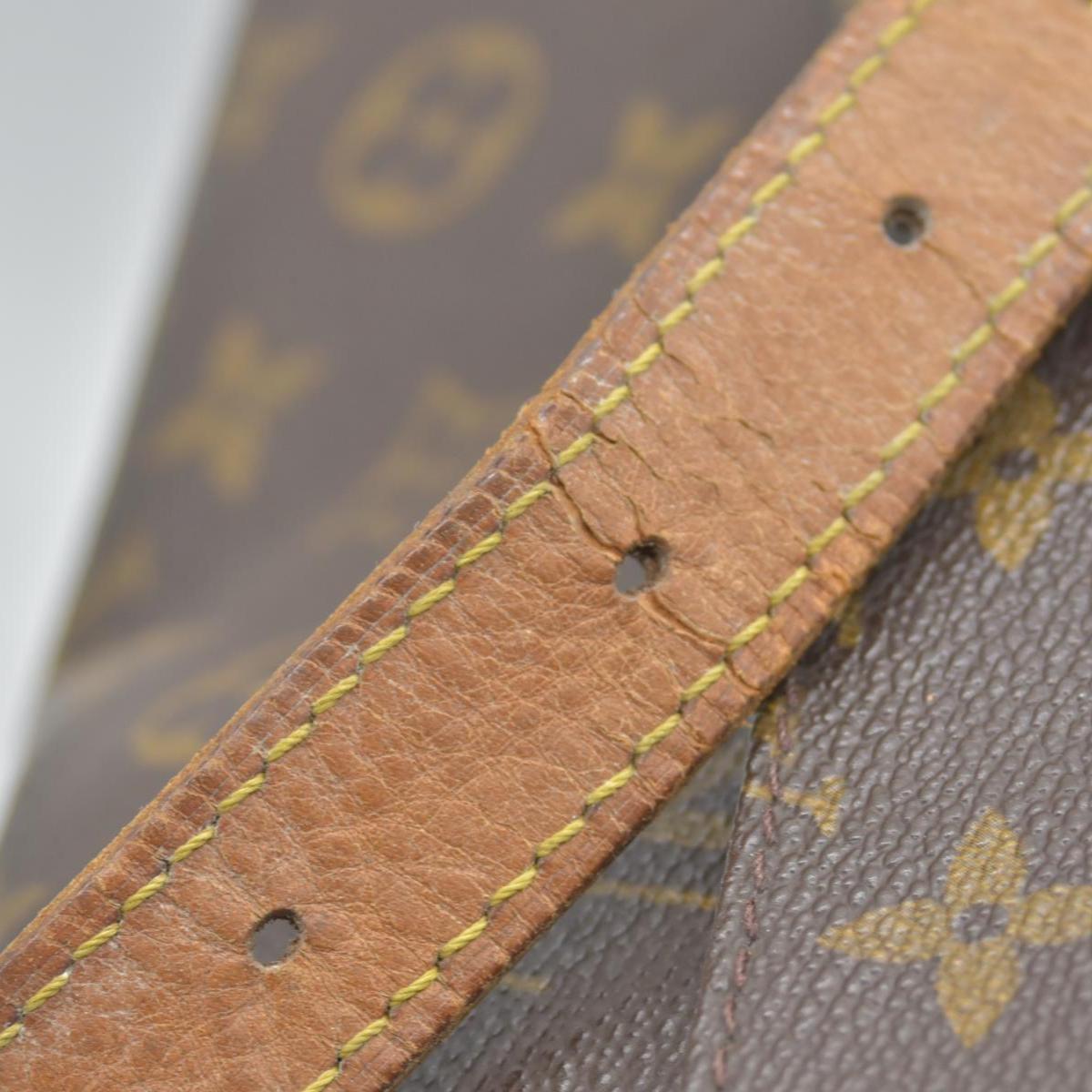 $1550 1992 Louis Vuitton Monogram Sac Gibeciere GM AR0992