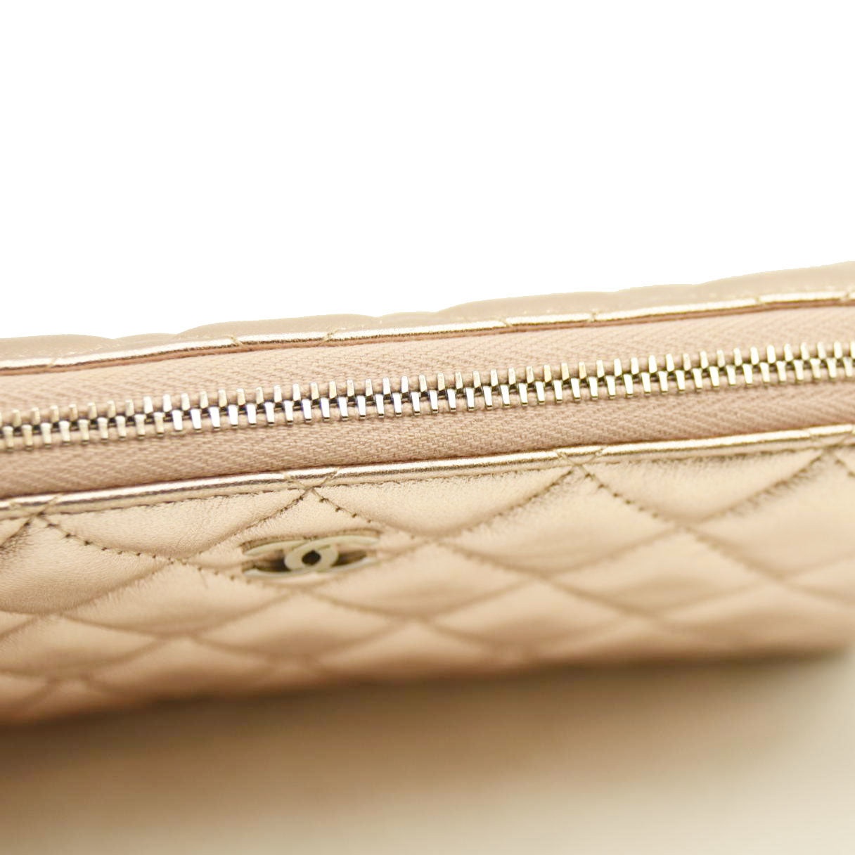 Chanel  Metallic Lambskin Quilted Cosmetic Pouch Gold