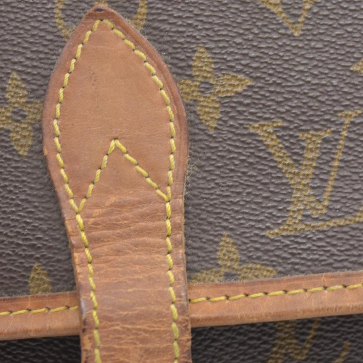 $1550 1992 Louis Vuitton Monogram Sac Gibeciere GM AR0992