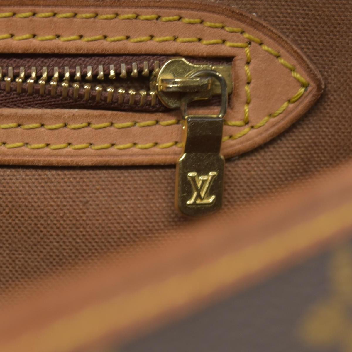 $1550 1992 Louis Vuitton Monogram Sac Gibeciere GM AR0992