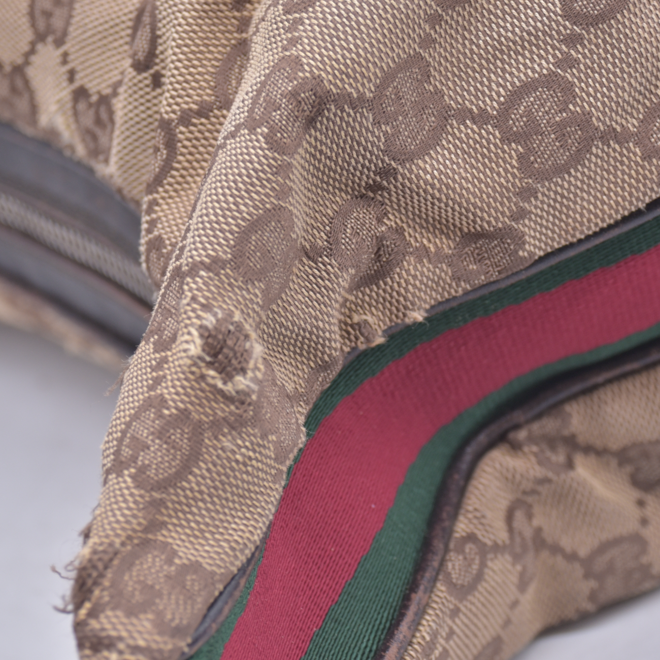 $1580 GUCCI Saddle Zip Messenger Bag GG Canvas with Leather Medium