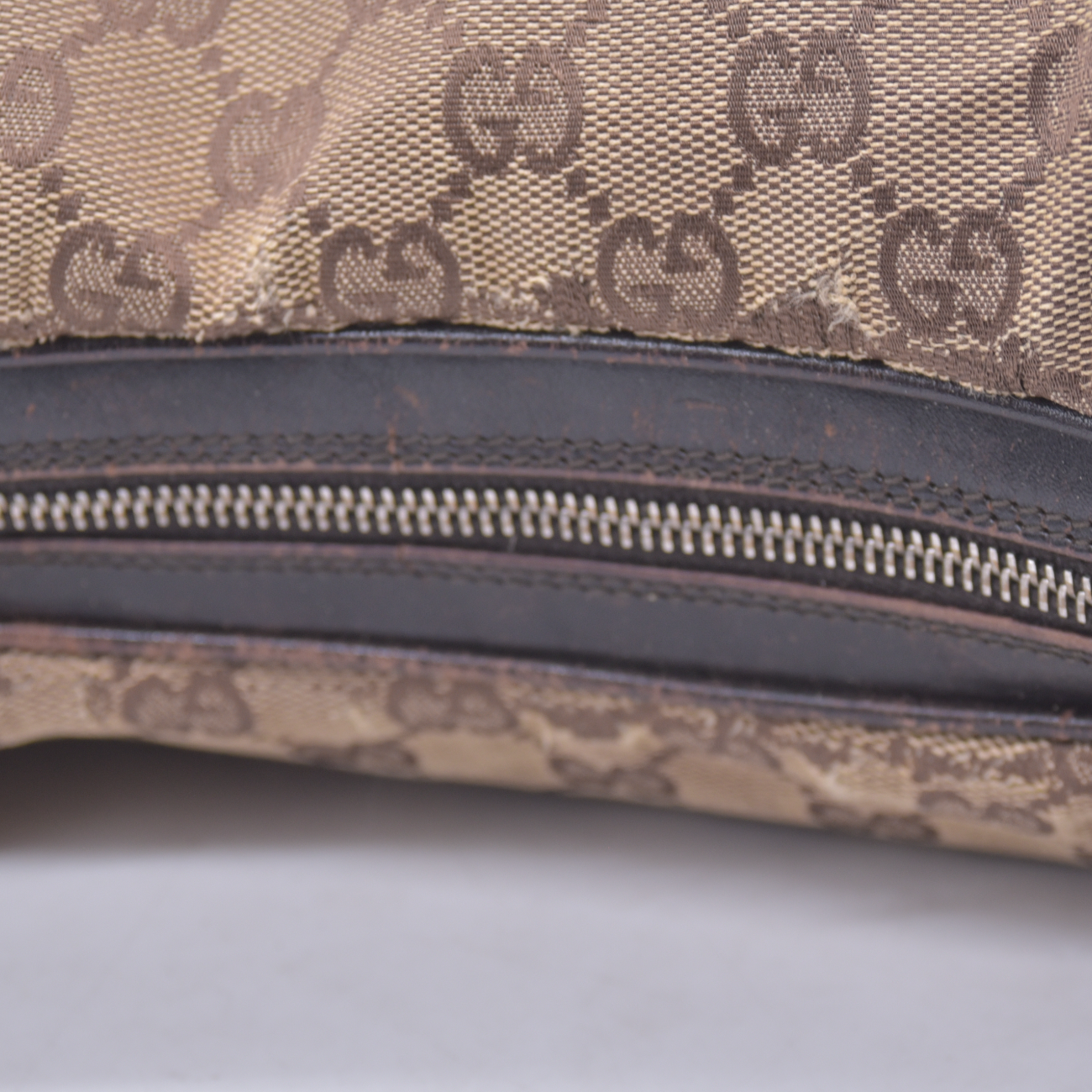 $1580 GUCCI Saddle Zip Messenger Bag GG Canvas with Leather Medium