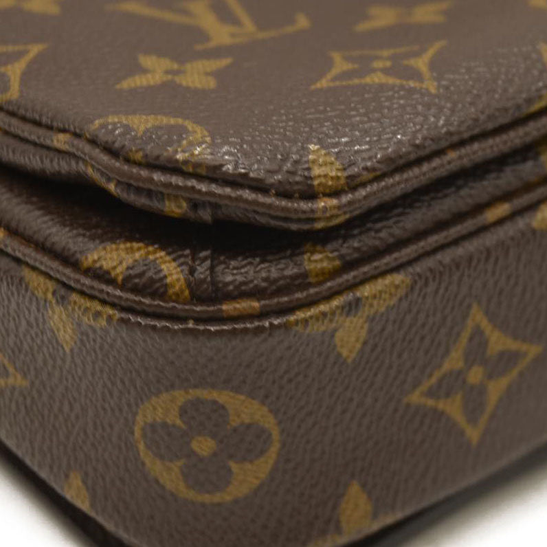 Louis Vuitton  Monogram Pochette Metis DR0150