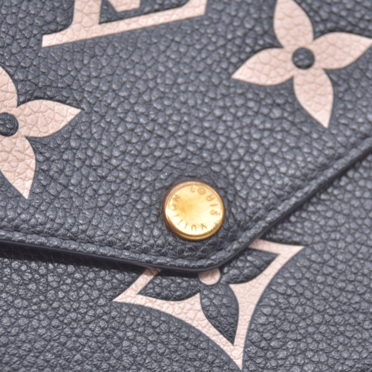$1950 LOUIS VUITTON  Empreinte Monogram Giant Felicie Pochette Black Beige RFID