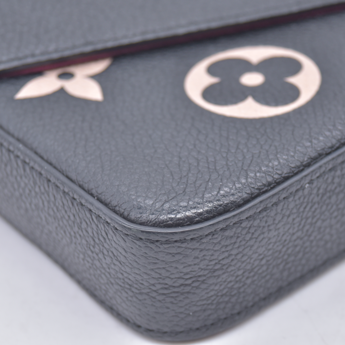 $1950 LOUIS VUITTON  Empreinte Monogram Giant Felicie Pochette Black Beige RFID