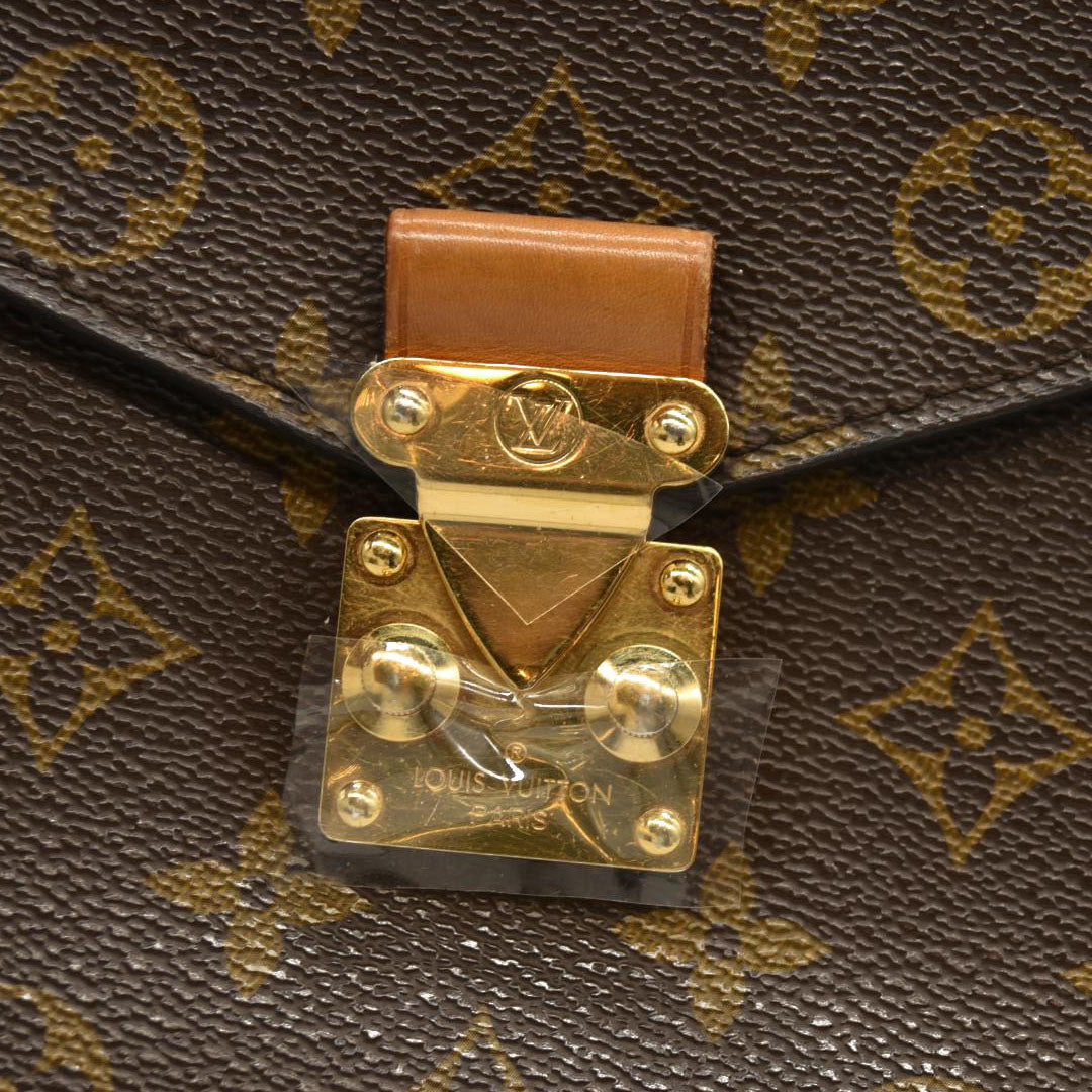 Louis Vuitton  Monogram Pochette Metis DR0150