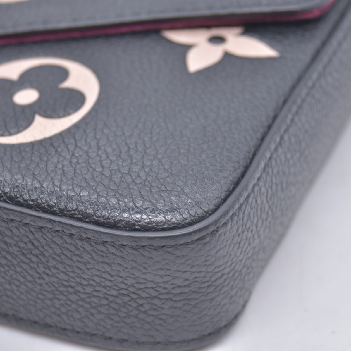 $1950 LOUIS VUITTON  Empreinte Monogram Giant Felicie Pochette Black Beige RFID