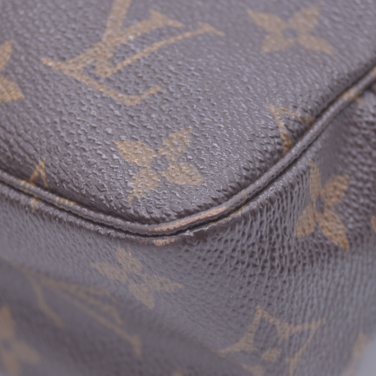 $600 1988 LOUIS VUITTON Monogram Trousse Toilette 23 881TH