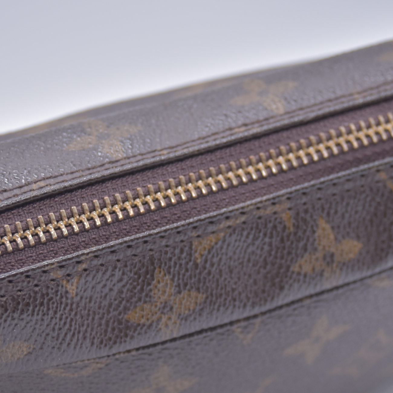 $600 1988 LOUIS VUITTON Monogram Trousse Toilette 23 881TH