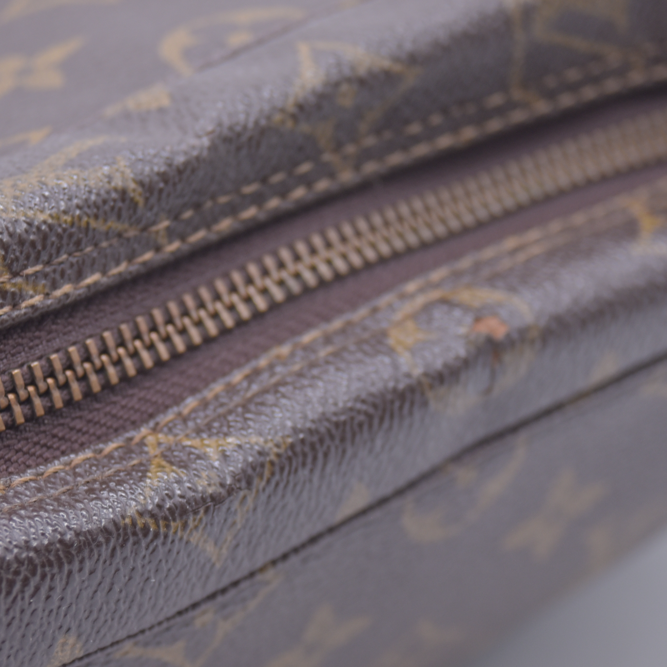 $600 1983 LOUIS VUITTON Monogram Trousse Toilette 28 Clutch Bag 831