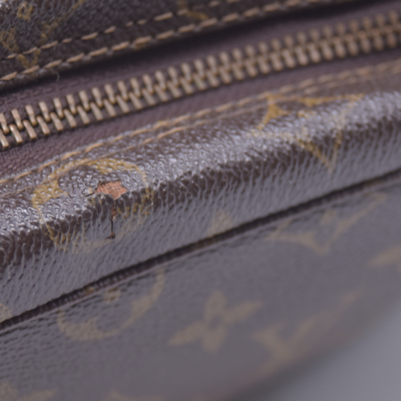 $600 1983 LOUIS VUITTON Monogram Trousse Toilette 28 Clutch Bag 831