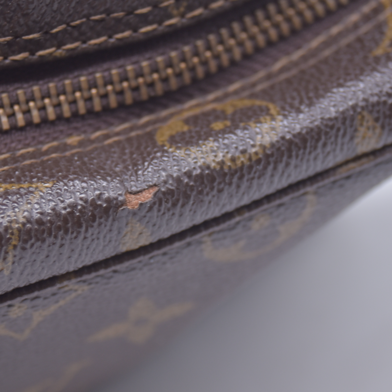 $600 1983 LOUIS VUITTON Monogram Trousse Toilette 28 Clutch Bag 831