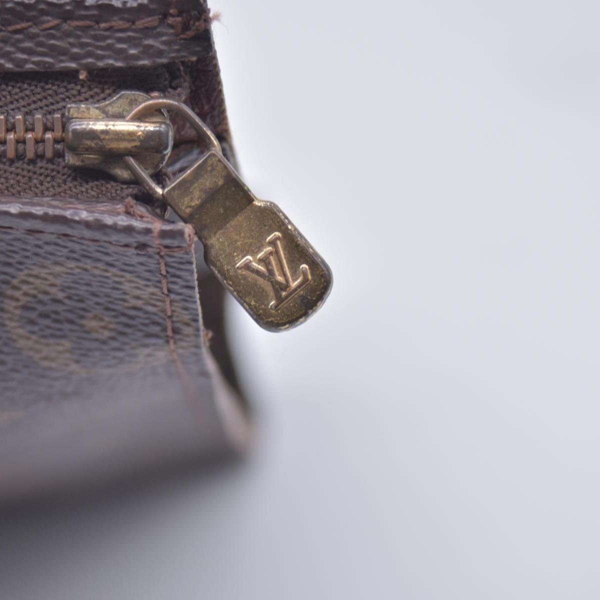 $760 1987 LOUIS VUITTON Monogram Toiletry Pouch 26 872AN