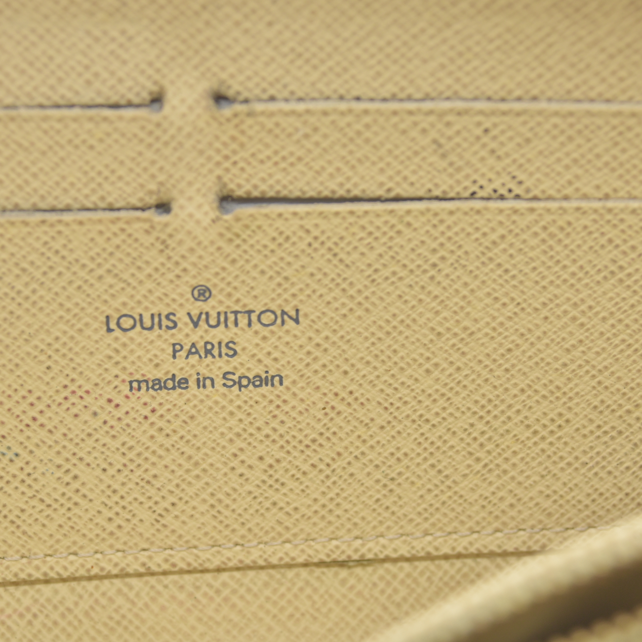 $915 2011 Louis Vuitton  Damier Azur Zippy Wallet  CA3181