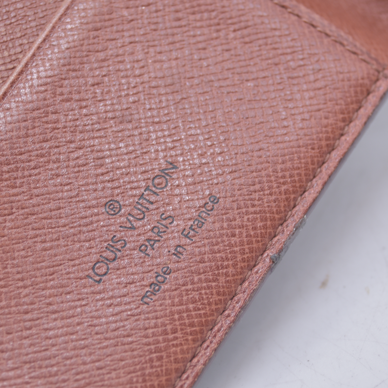 $400 1995 Louis Vuitton Monogram Passport Cover MI0955